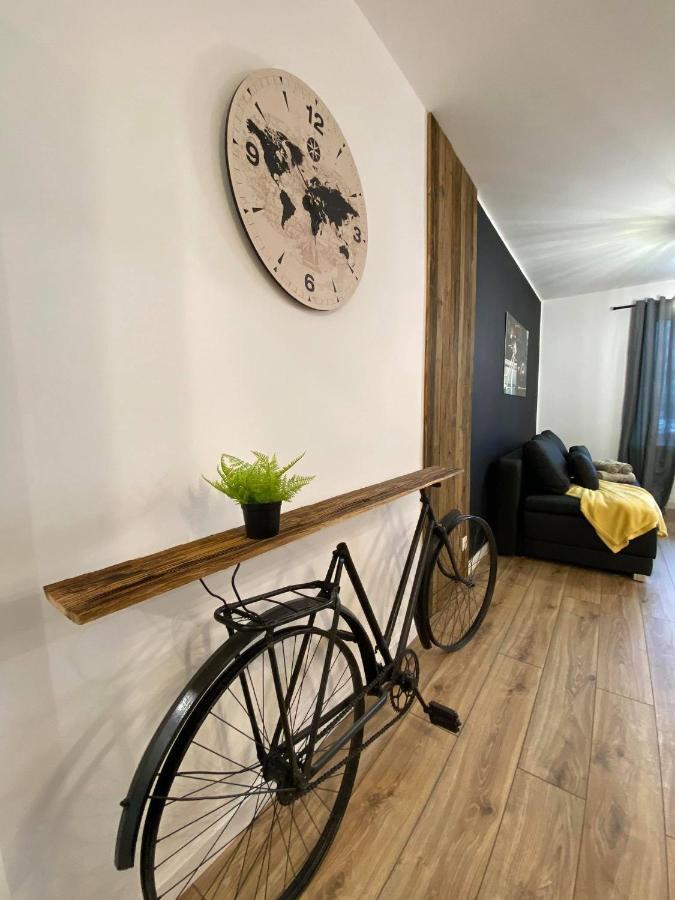 פילה Niron Apartamenty Plac Konstytucji מראה חיצוני תמונה
